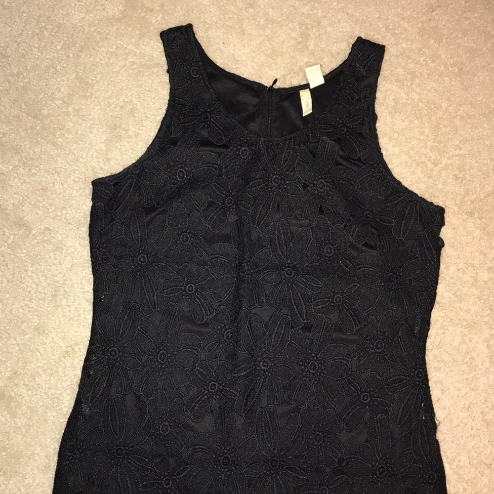 Black dress, flower detail